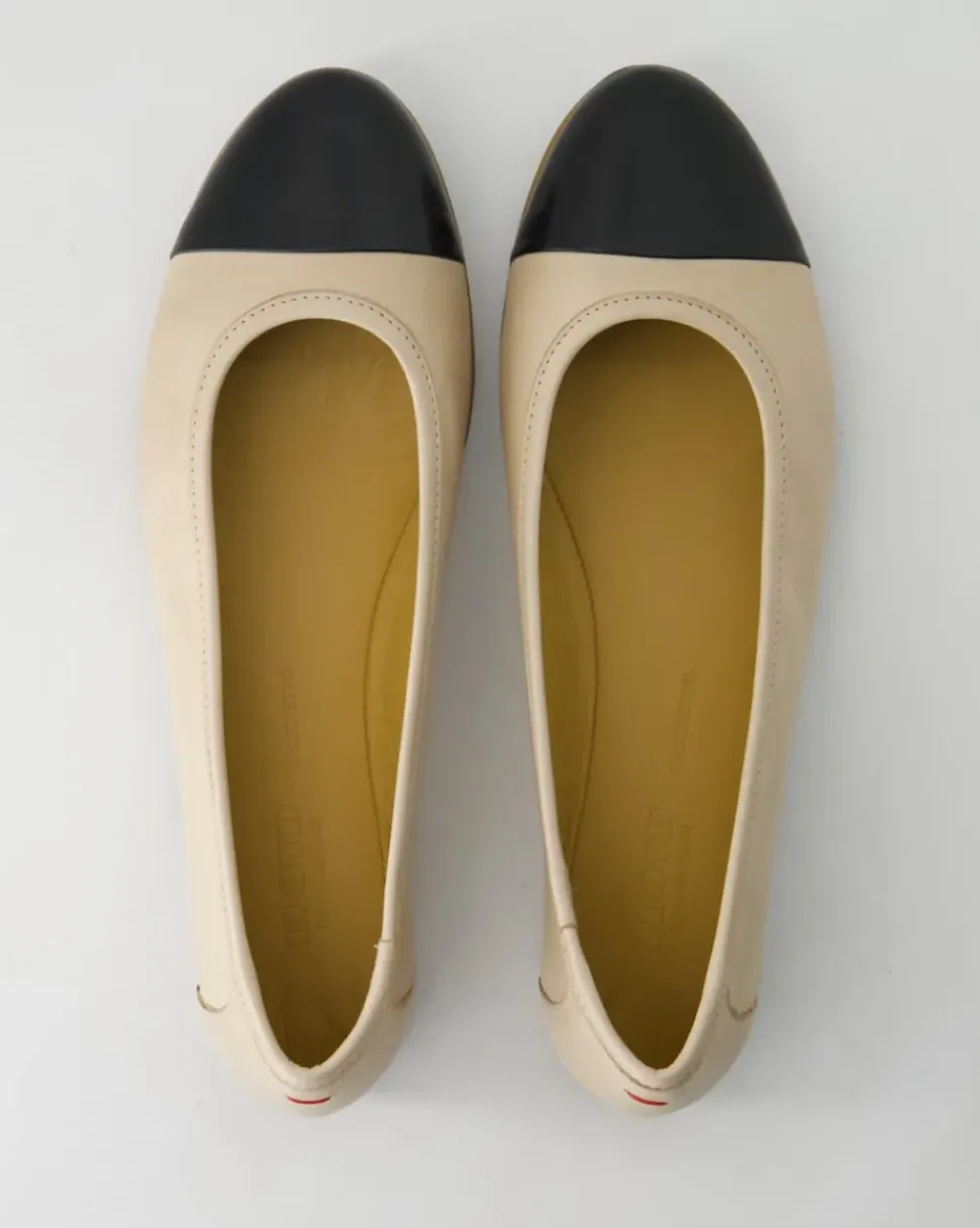 1551201 Ballerinas in Beige