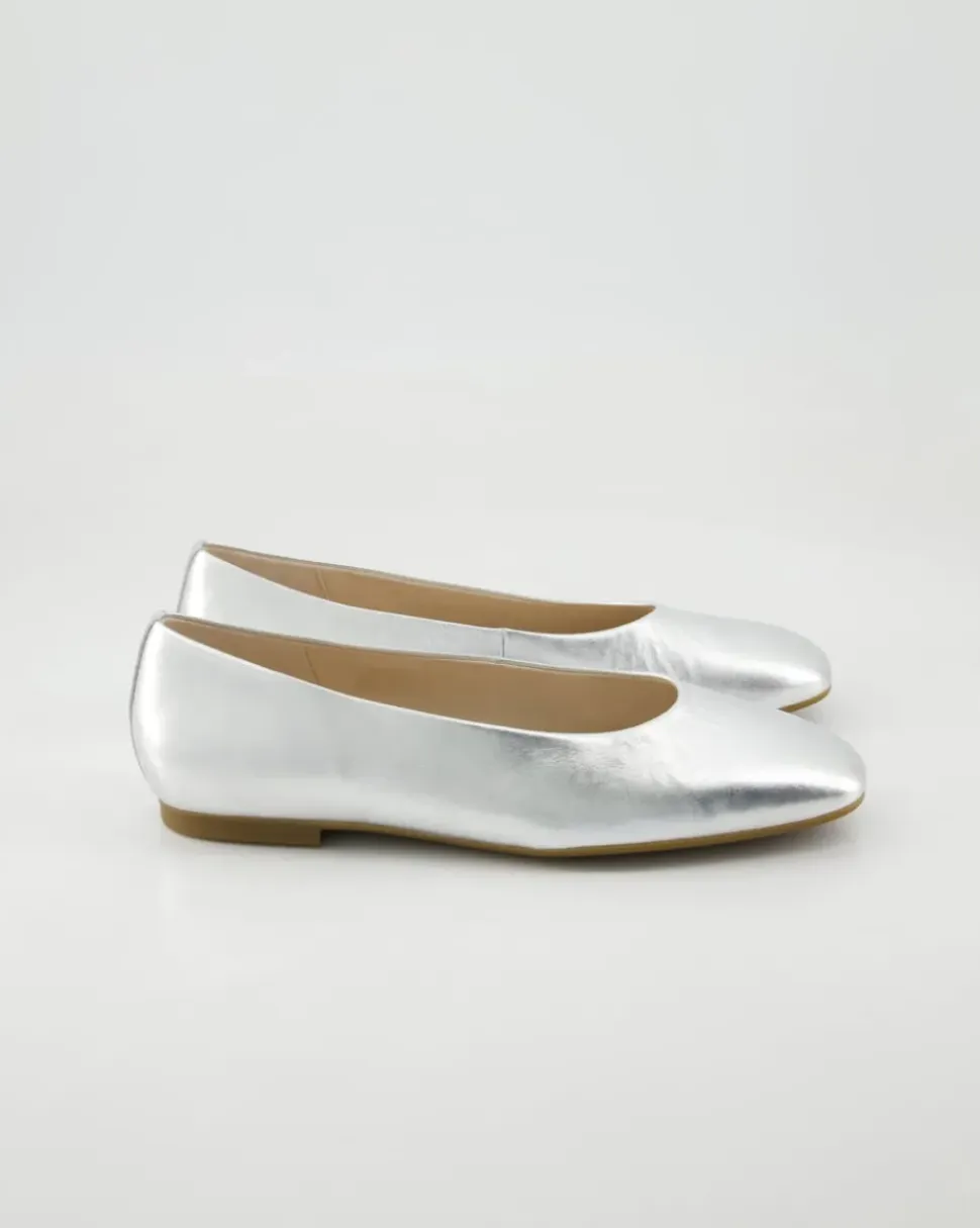 64.140.61 Ballerinas in Silber