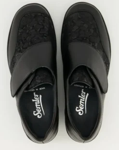 Birgit Slipper in Schwarz