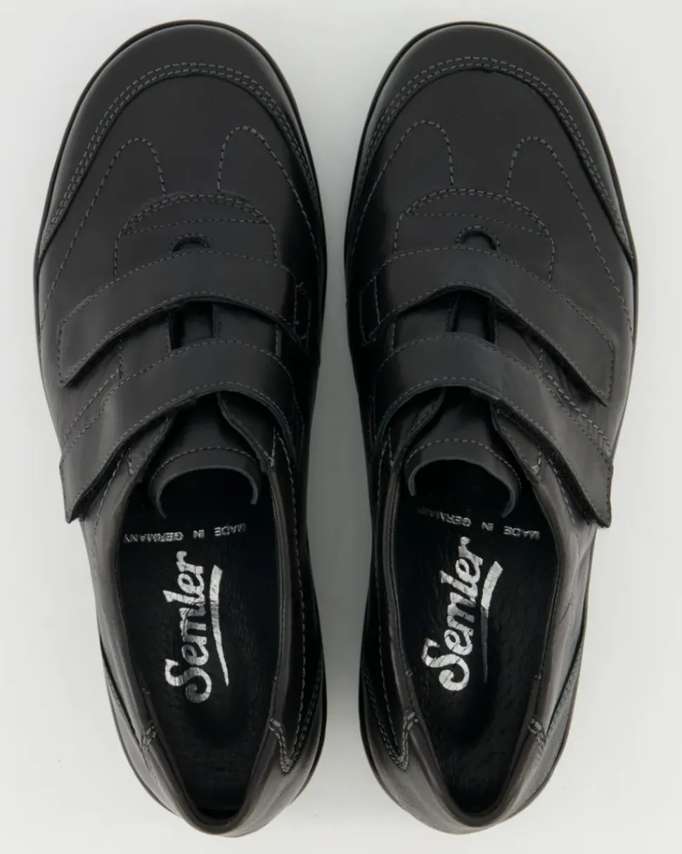 Birgit Slipper in Schwarz