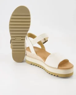 Diana Wedges in Beige