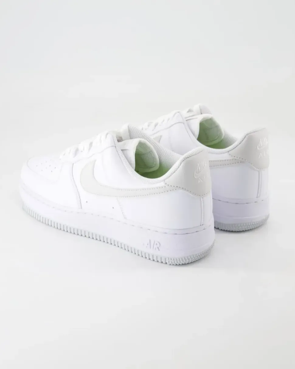 DV3808-104 Sneaker in Weiß