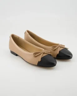 Ellison Ballerinas in Beige