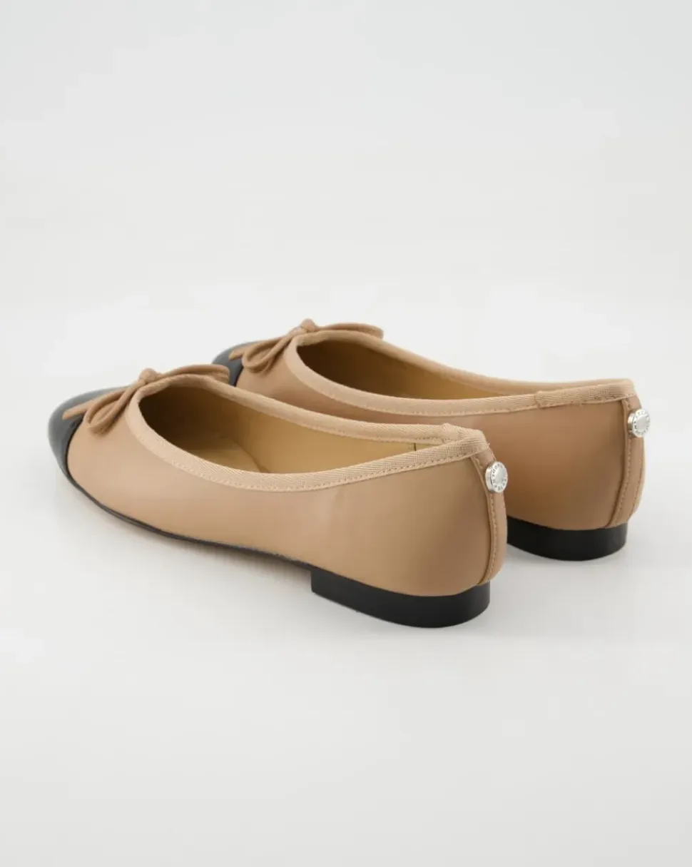 Ellison Ballerinas in Beige
