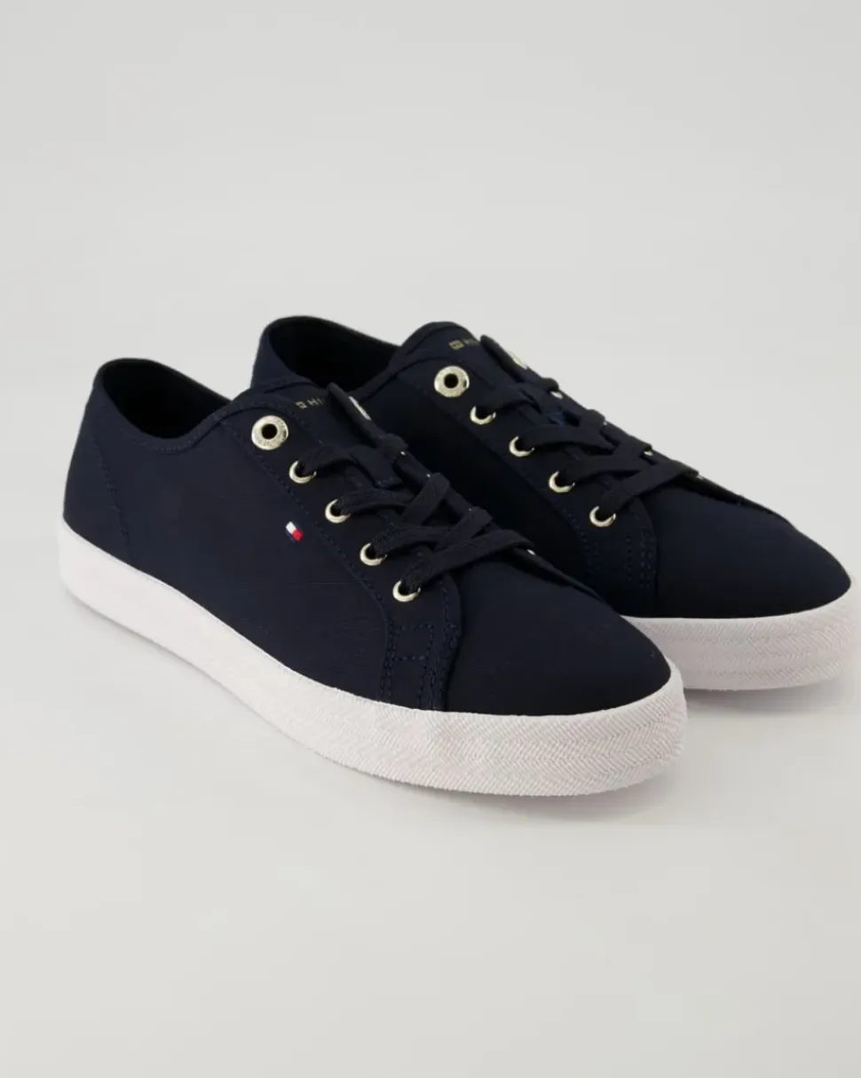 Essential Sneaker in Blau