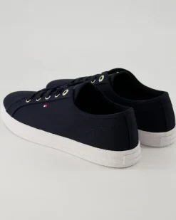 Essential Sneaker in Blau