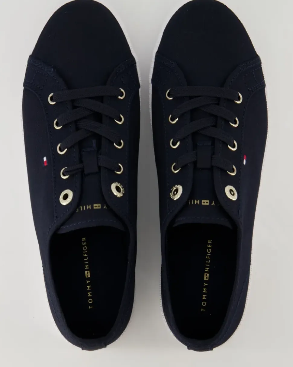 Essential Sneaker in Blau