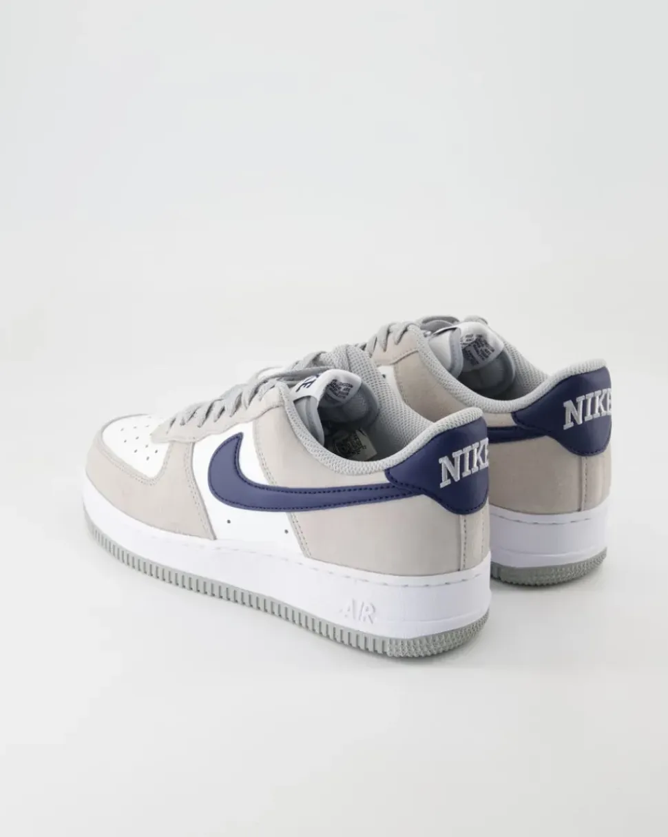 FD9748-001 Sneaker in Grau