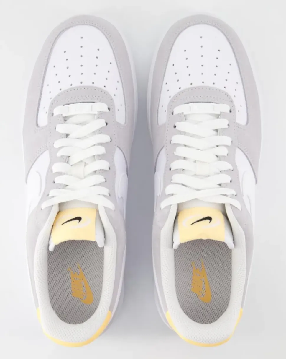 FQ7779-001 Sneaker in Grau