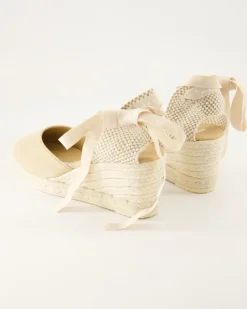 Hamptons Wedges in Beige