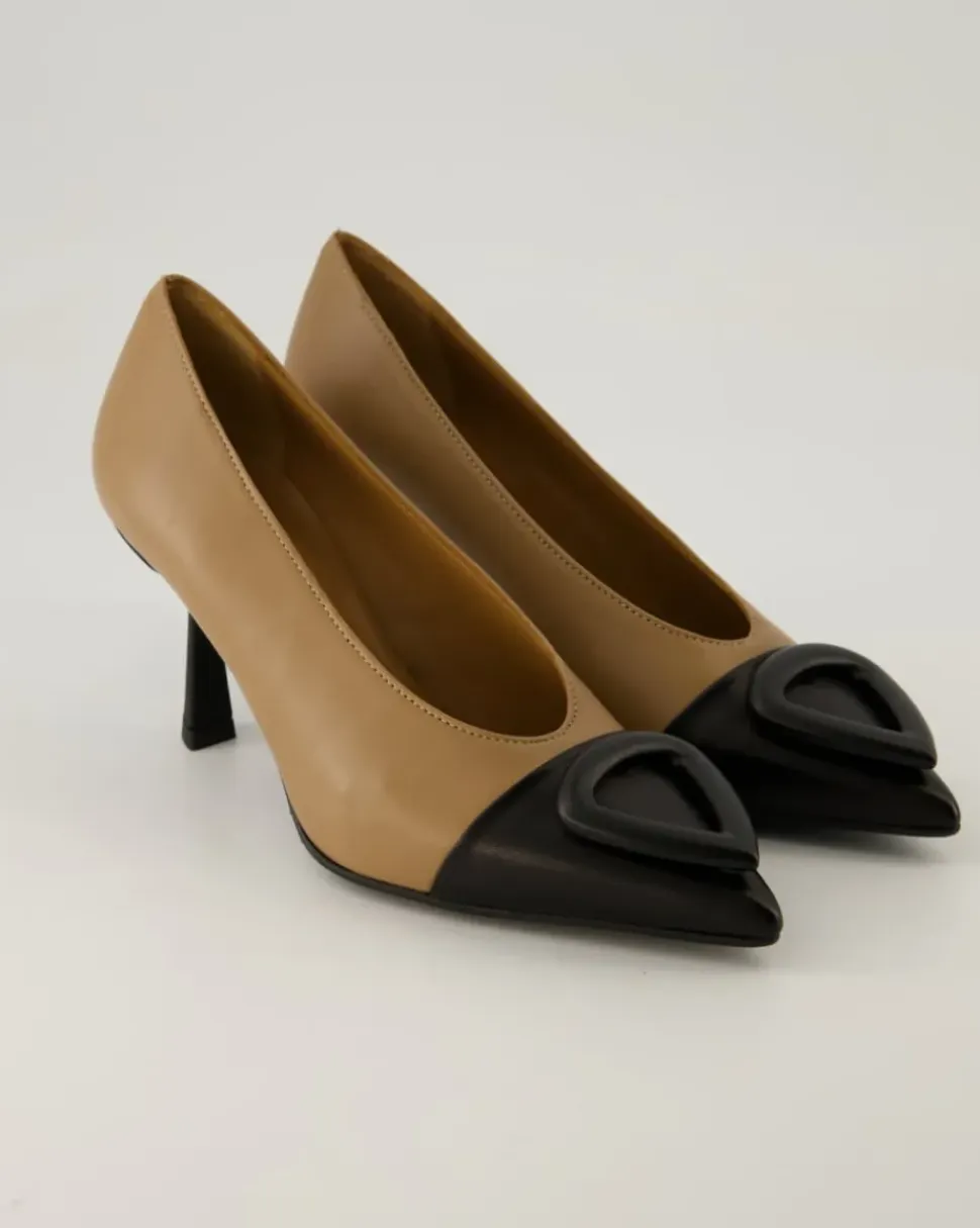 H132 Pumps in Beige