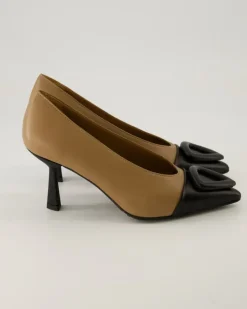 H132 Pumps in Beige
