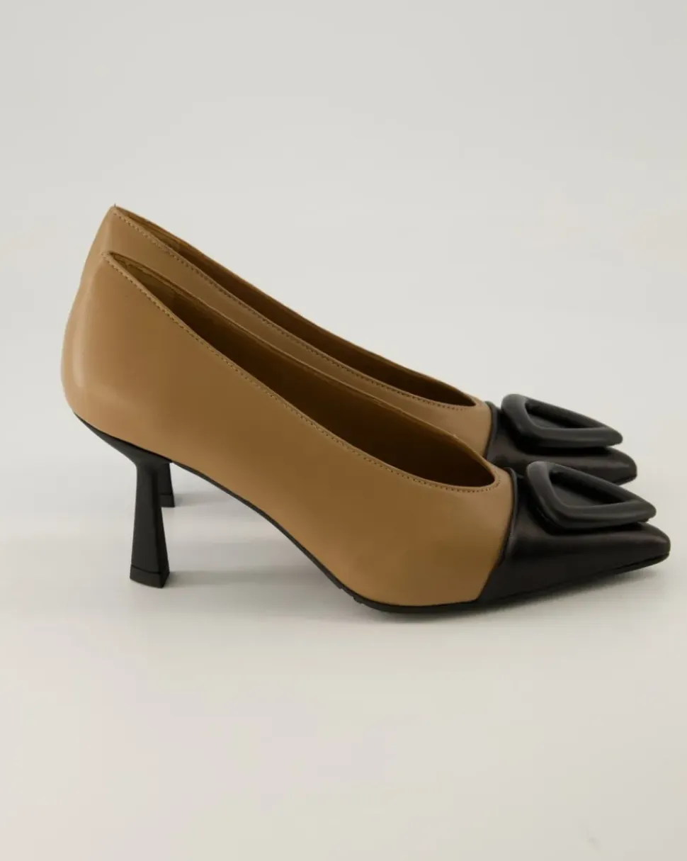 H132 Pumps in Beige