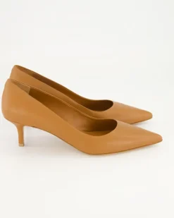 M0205 Pumps in Braun