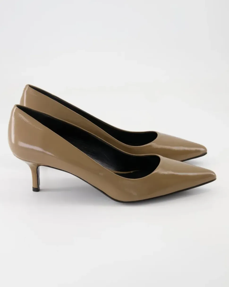 M0205 Pumps in Braun