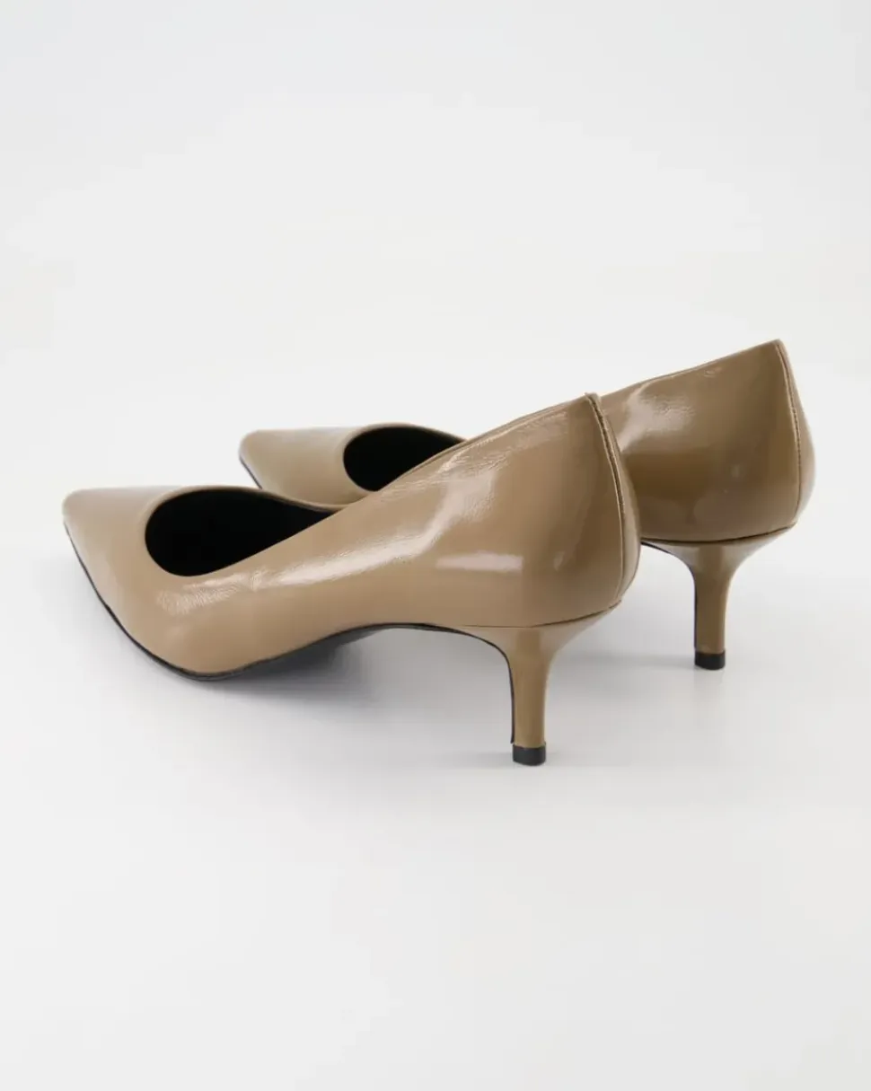 M0205 Pumps in Braun
