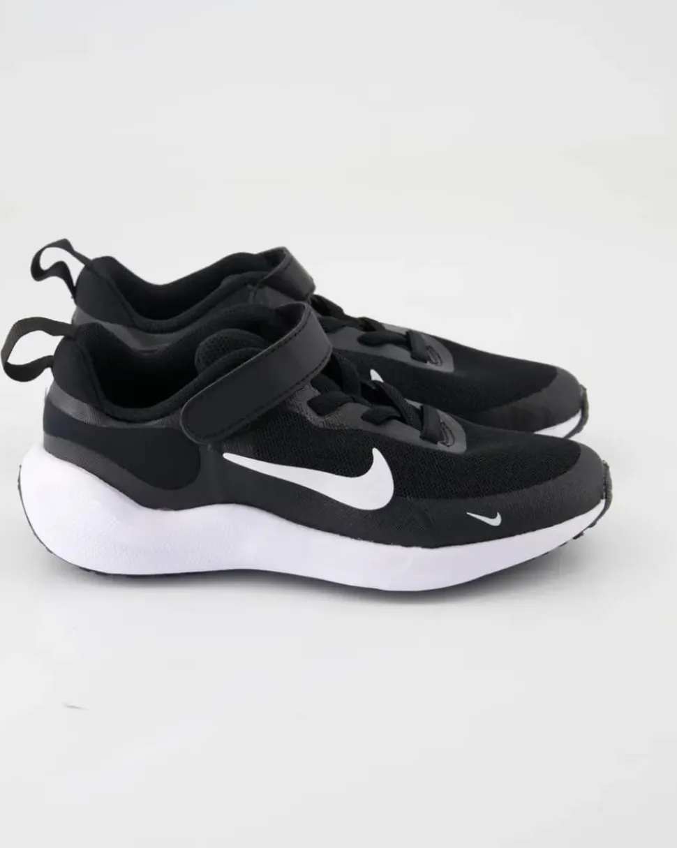 Nike Revolution 7 Sneaker in Schwarz