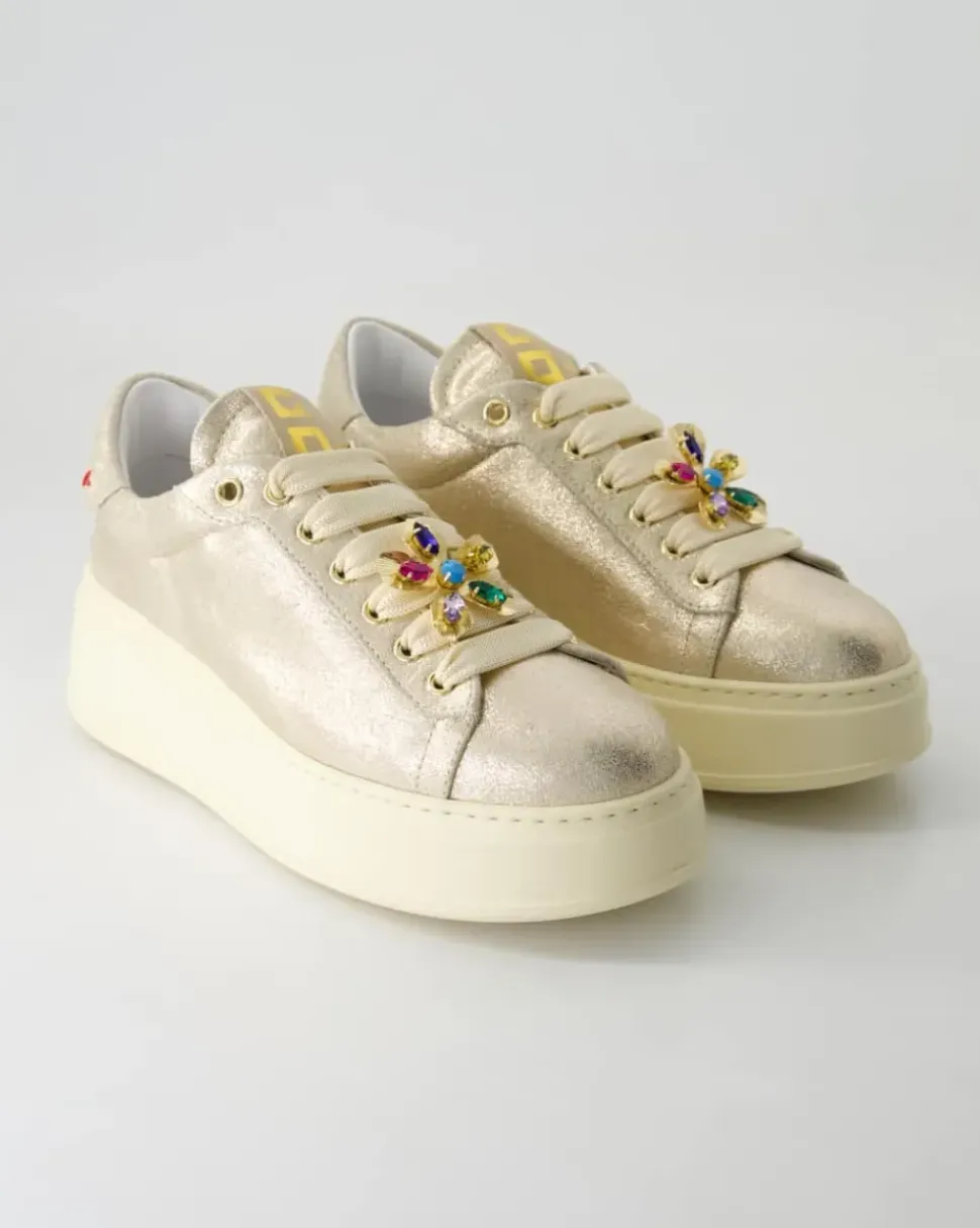 PIA Sneaker in Gold