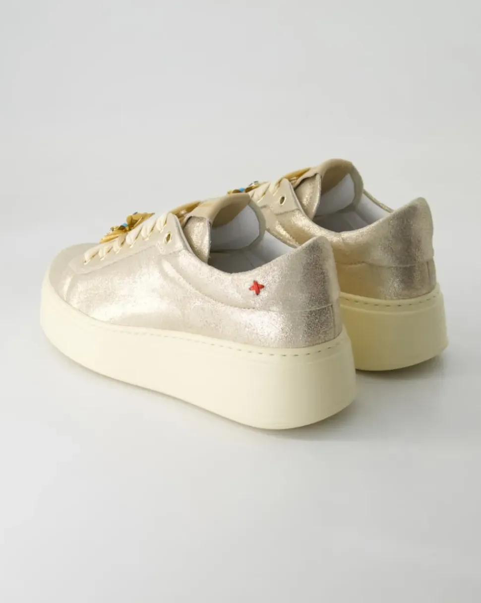 PIA Sneaker in Gold