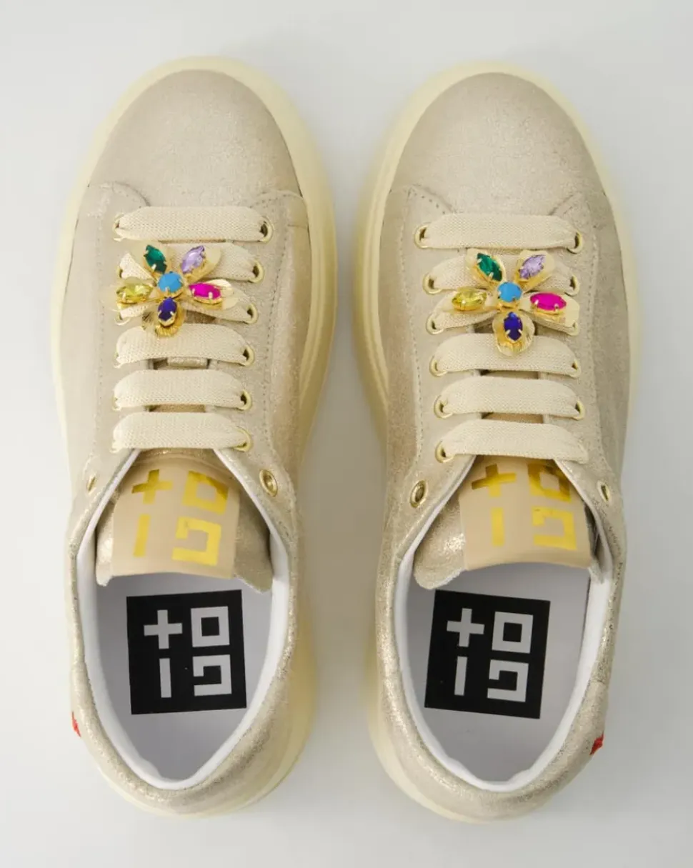 PIA Sneaker in Gold