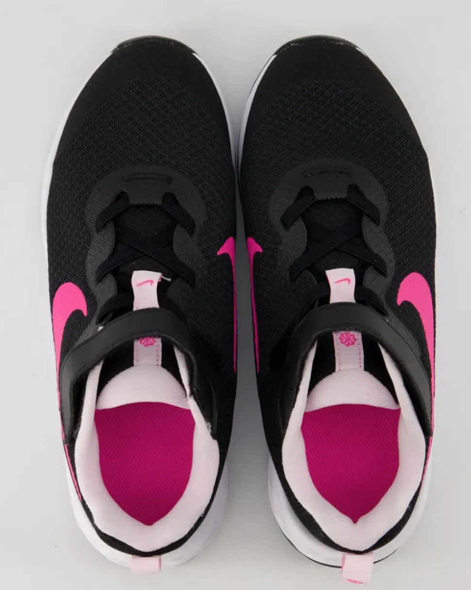 Revolution Sportschuhe in Schwarz