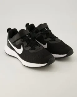 Revolution Sportschuhe in Schwarz