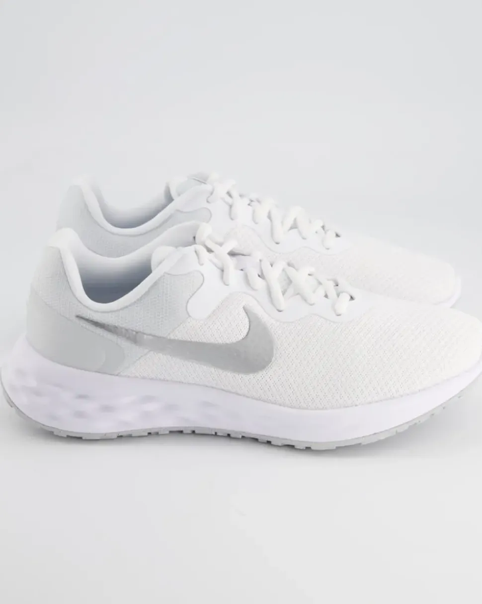 Revolution Sportschuhe in Weiß
