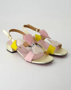 320 Sandalen in Beige