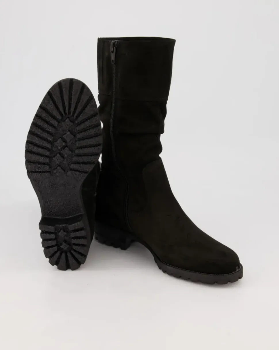 Vanessa Stiefel in Schwarz