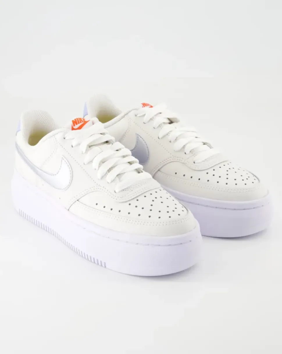 W Nike Court Vison Alta Sneaker