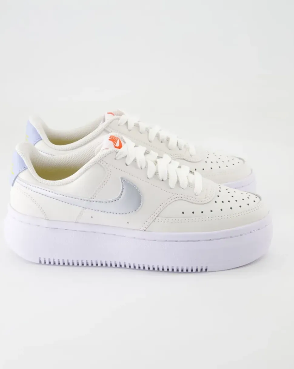 W Nike Court Vison Alta Sneaker